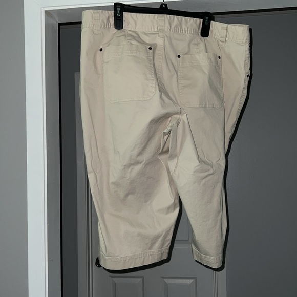 Venezia Ladies’ Khaki Capris - Picture 5 of 6